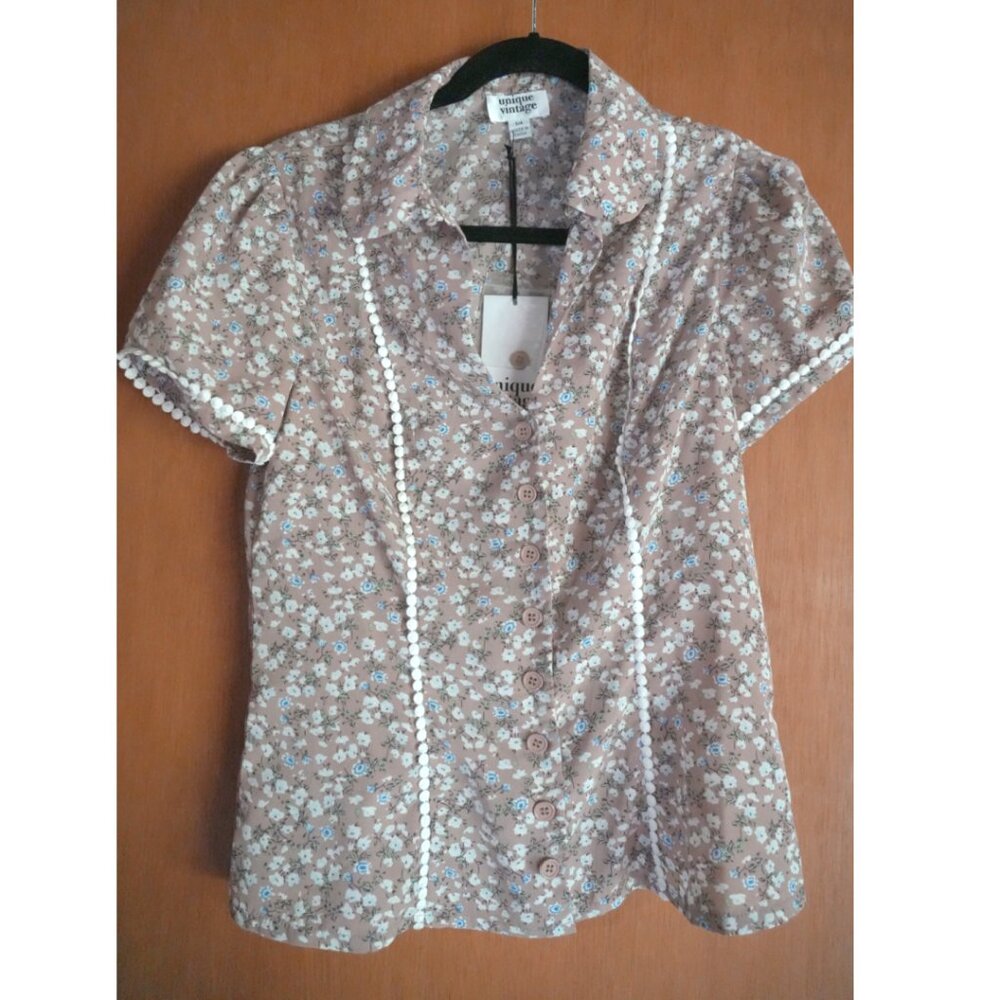 Unique Vintage Floral Button Up S/4
